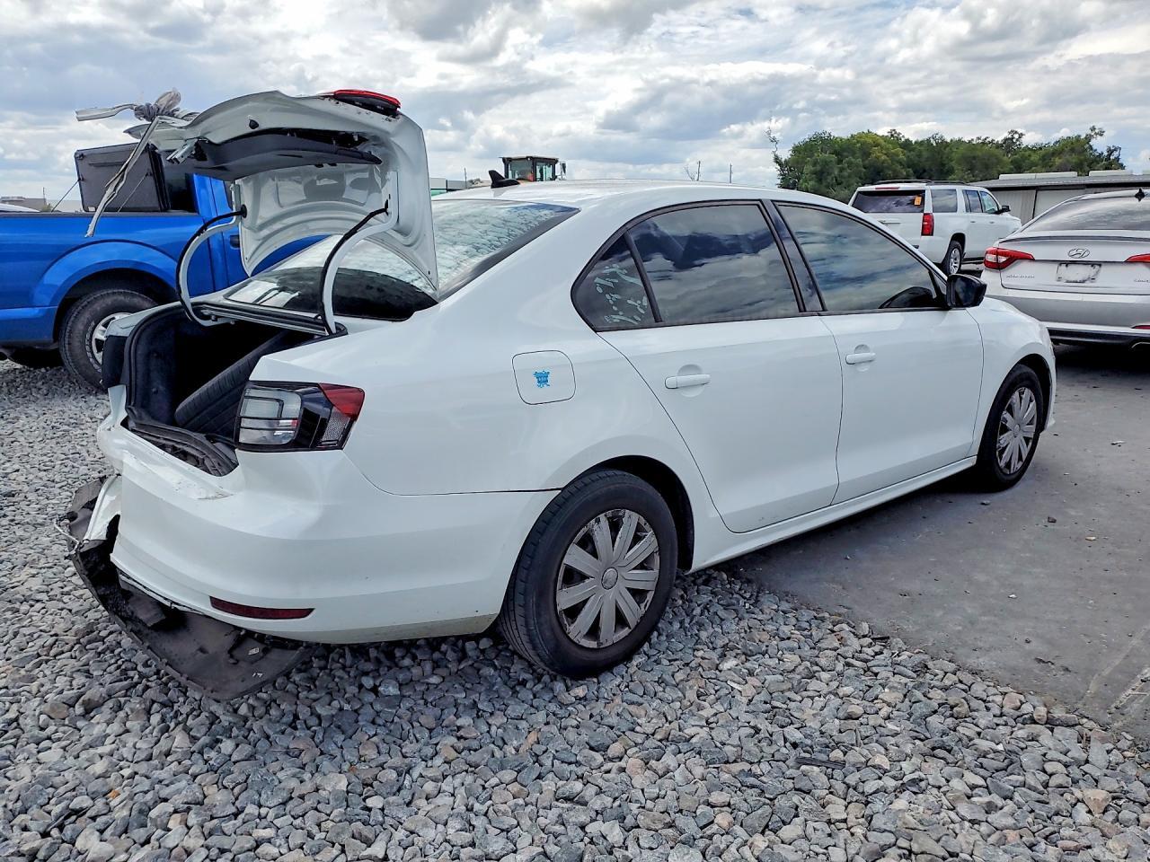 2016 Volkswagen Jetta S - Фото 3