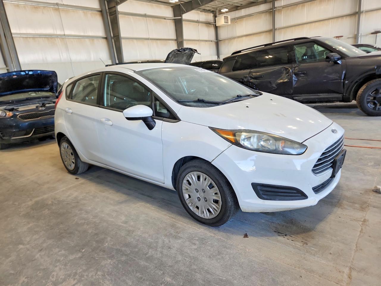 2016 Ford Fiesta S - Фото 4