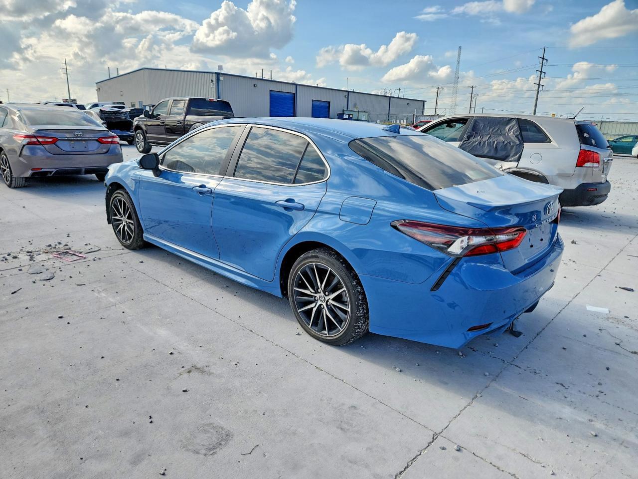 2023 Toyota Camry Se - Фото 2