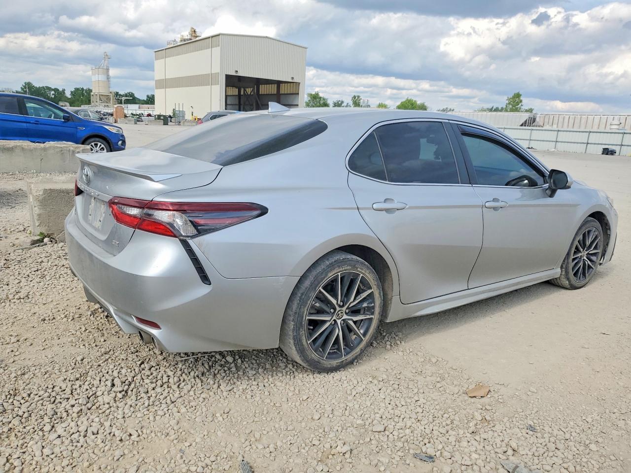 2021 Toyota Camry Se - Image 3