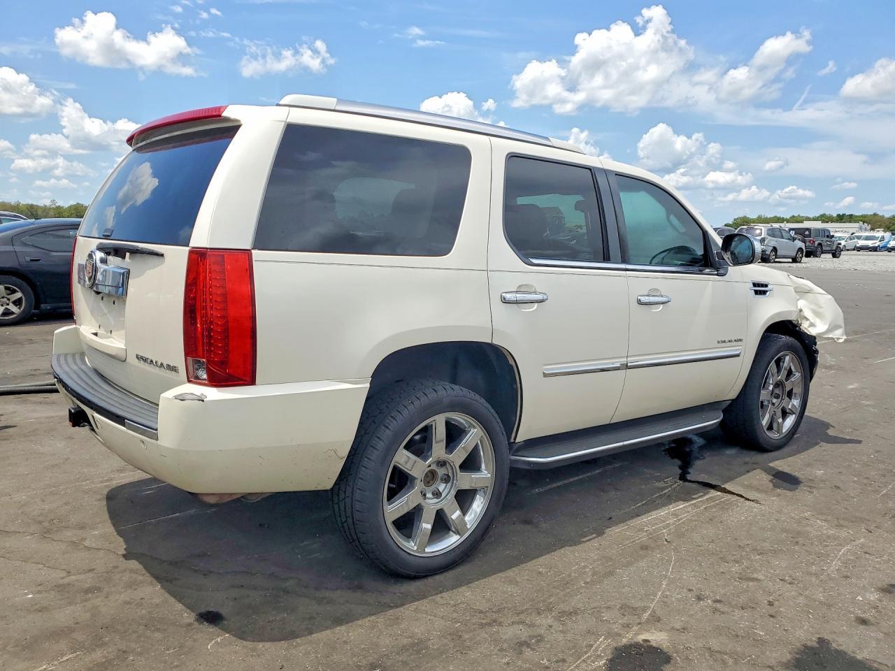 2010 Cadillac Escalade Luxury - Фото 3