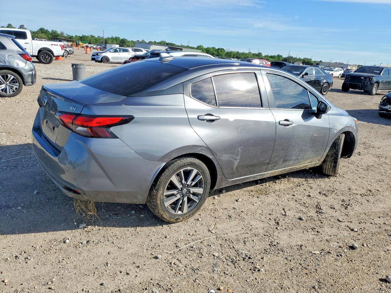 2021 Nissan Versa Sv - Image 3