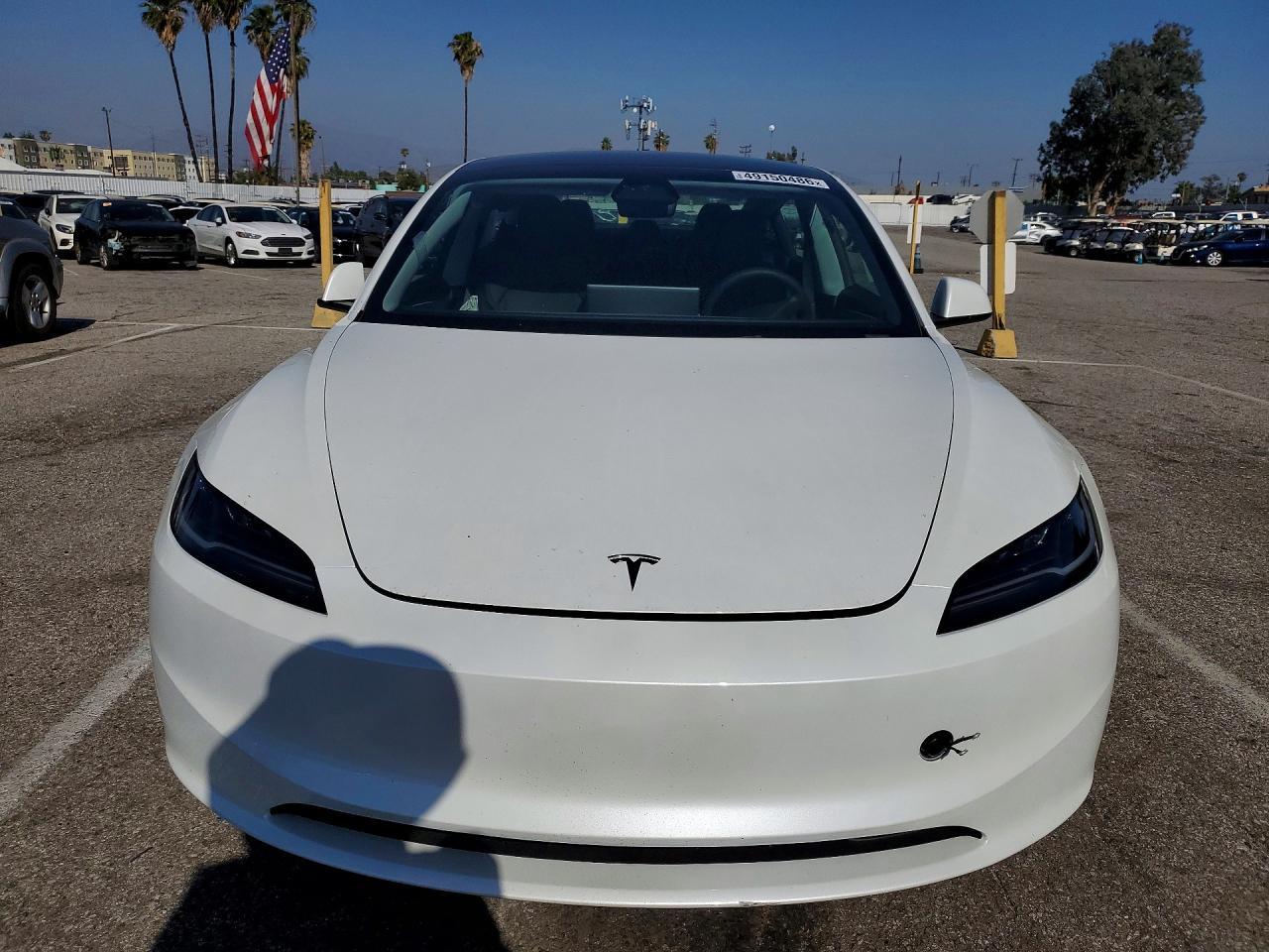 2025 Tesla Model 3 - Фото 5
