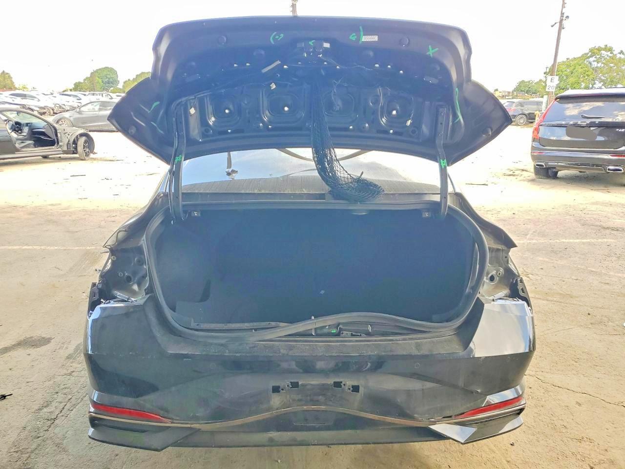 2022 Hyundai Elantra Se 4D Sedan - Image 6