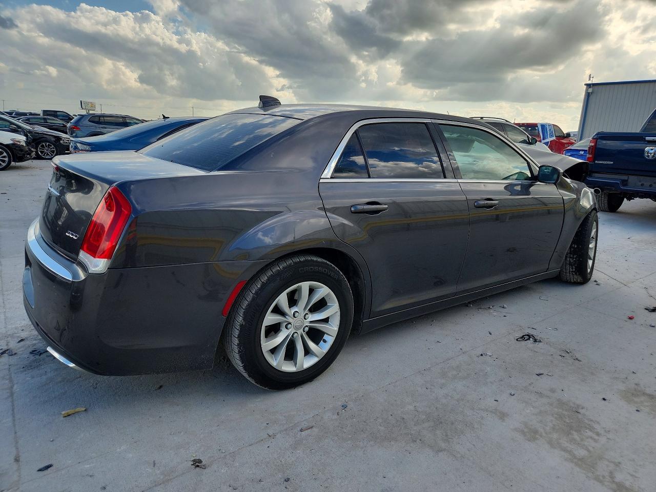 2015 Chrysler 300 Limited - Фото 3