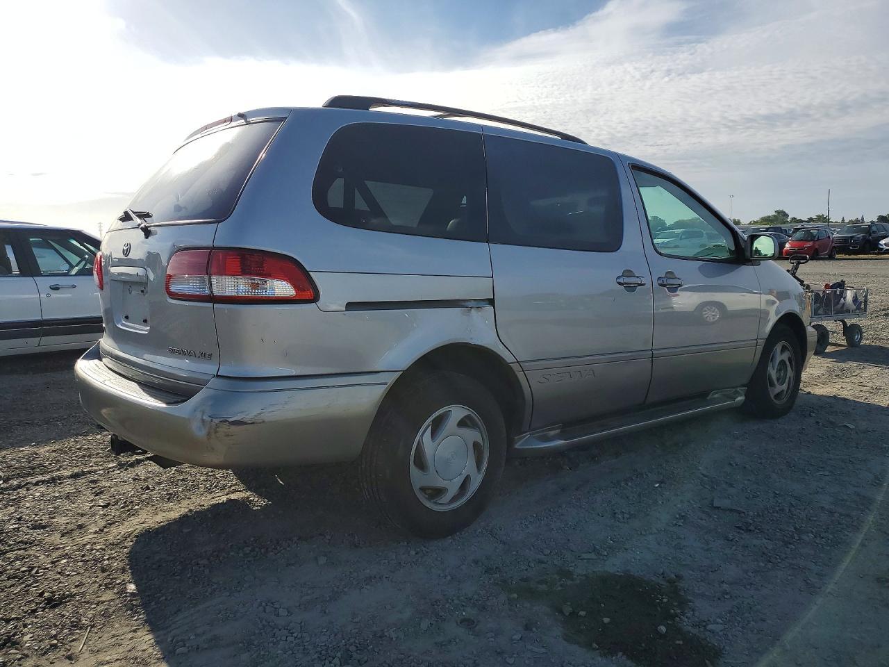 2002 Toyota Sienna Xle - Фото 3