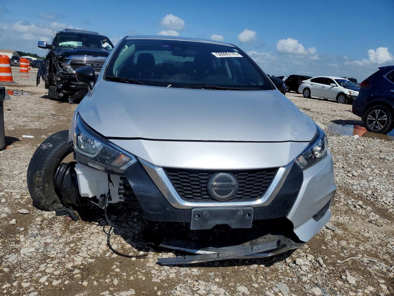 2020 Nissan Versa S - Фото 5