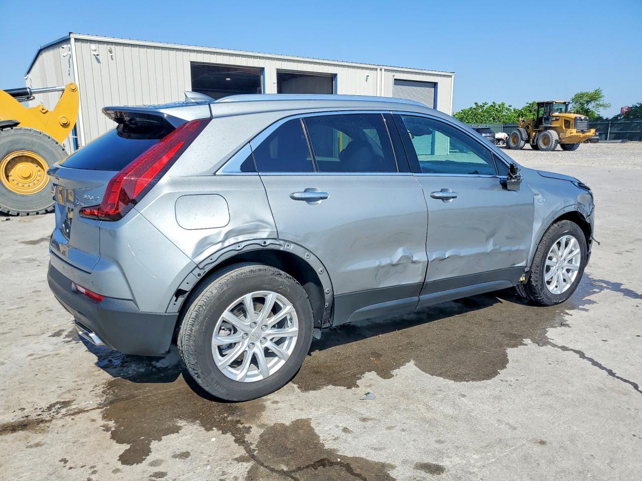 2023 Cadillac Xt4 Luxury - Image 3