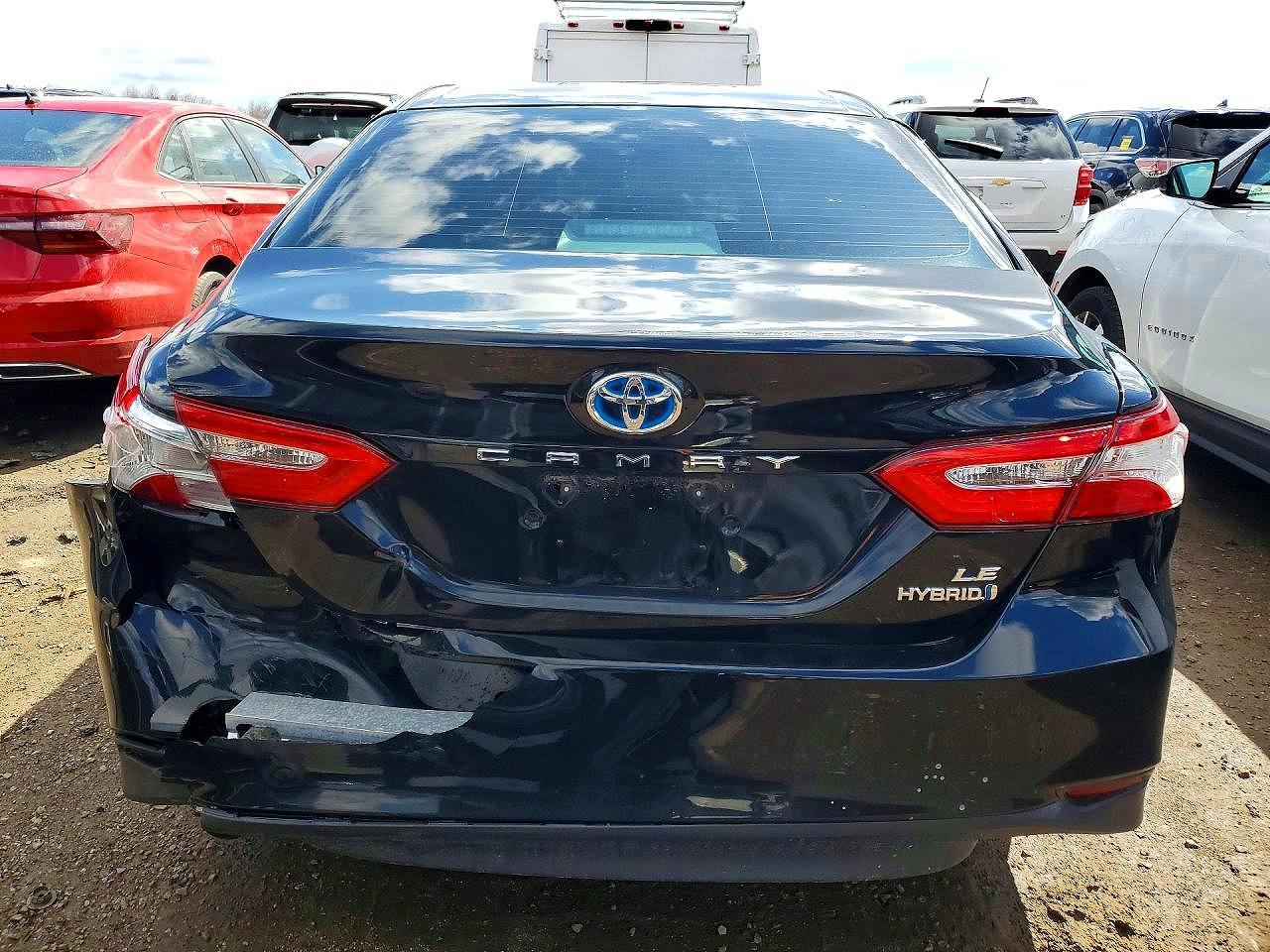 2018 Toyota Camry Le - Image 6