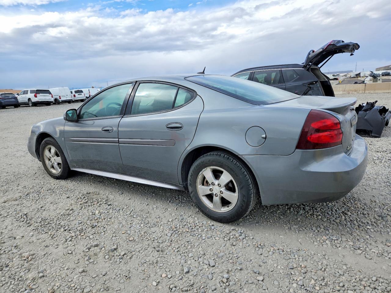 2007 Pontiac Grand Prix - Image 2