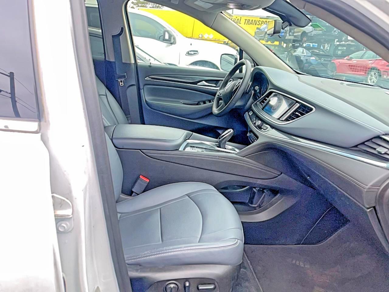 2021 Buick Enclave Essence - Image 5