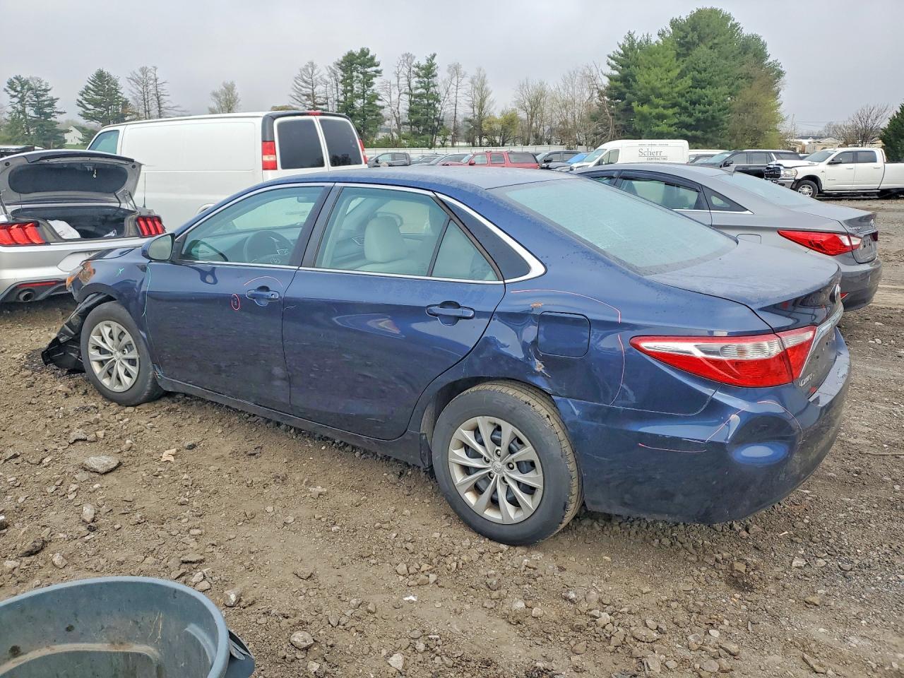 2015 Toyota Camry Le - Image 2
