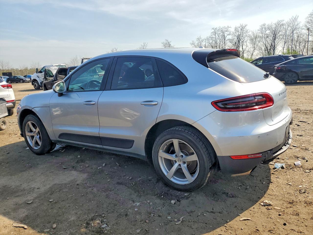 2018 Porsche Macan - Image 2