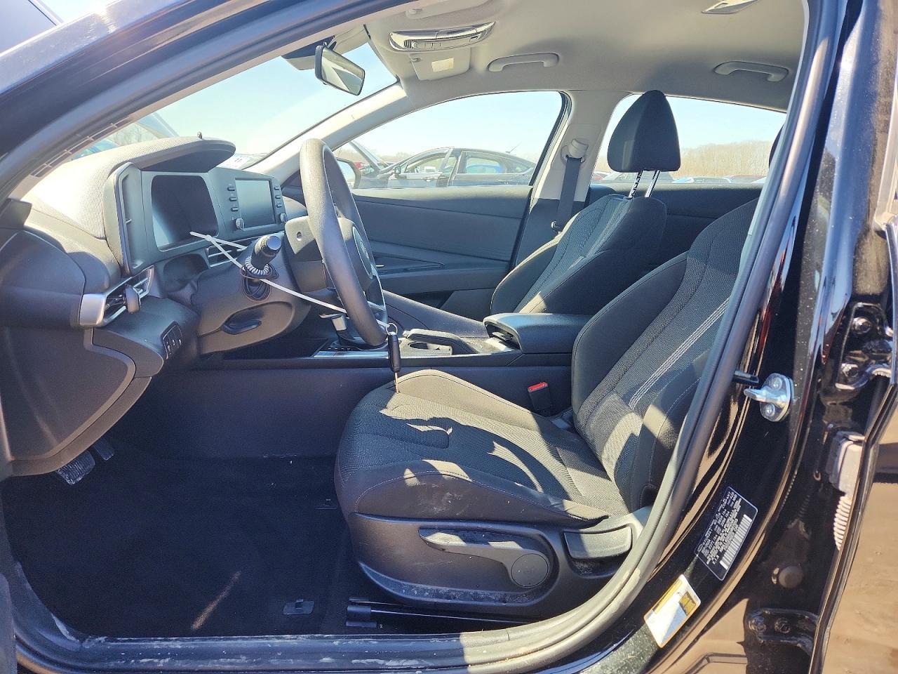 2025 Hyundai Elantra Se - Image 7