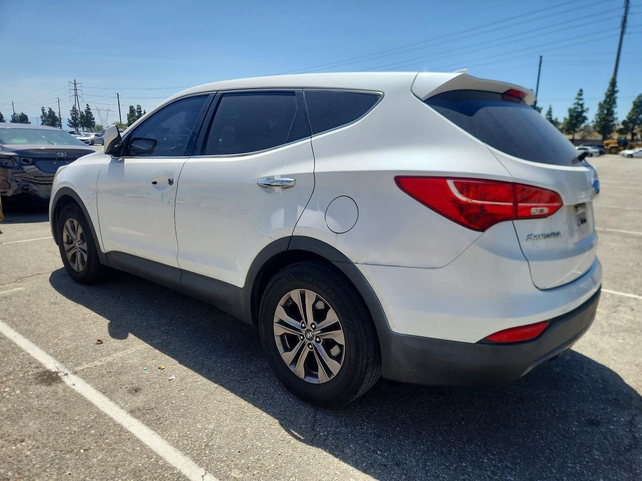2015 Hyundai Santa Fe Sport 2.4L - Image 2