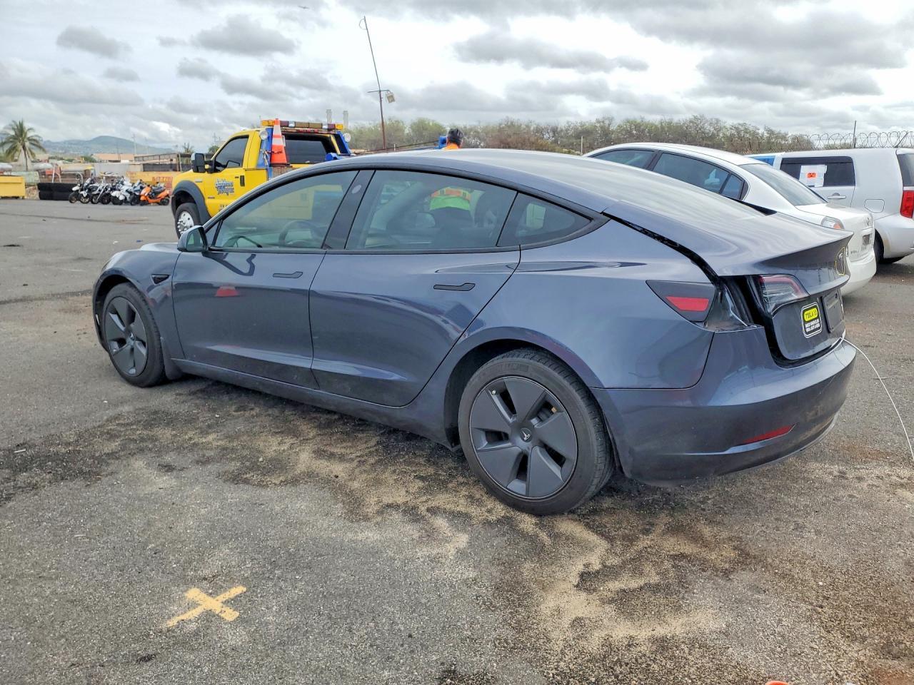 2023 Tesla Model 3 - Фото 2