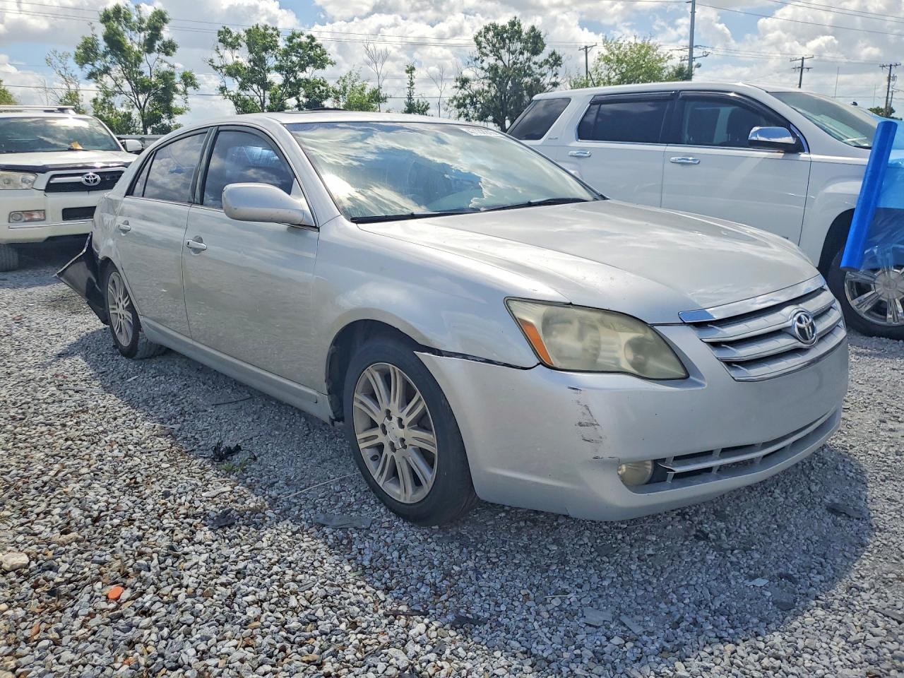 2005 Toyota Avalon Limited - Image 4