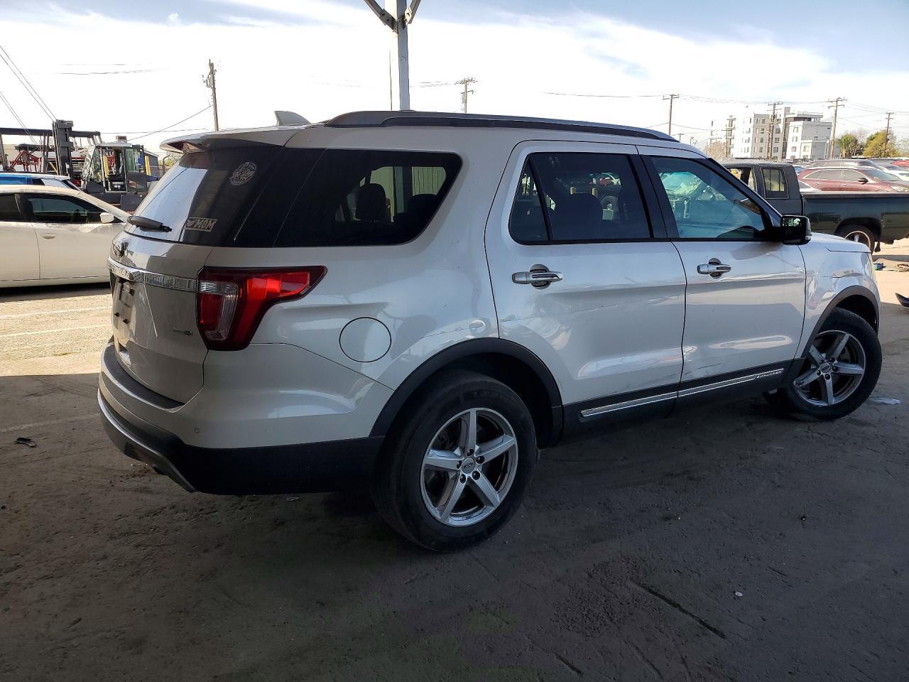 2016 Ford Explorer Xlt - Фото 3