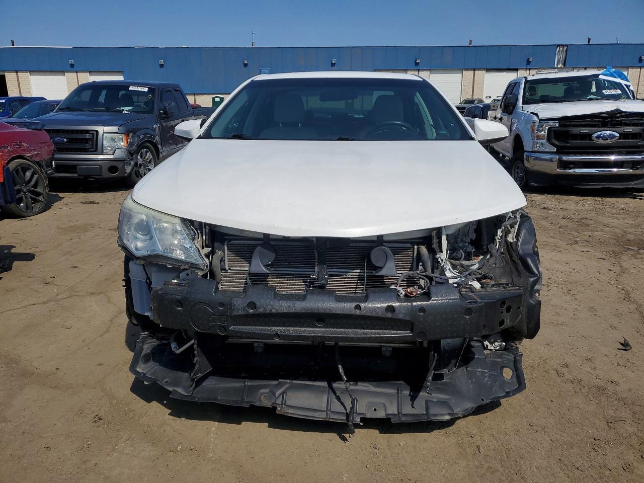 2014 Toyota Camry Hybrid Le - Image 5