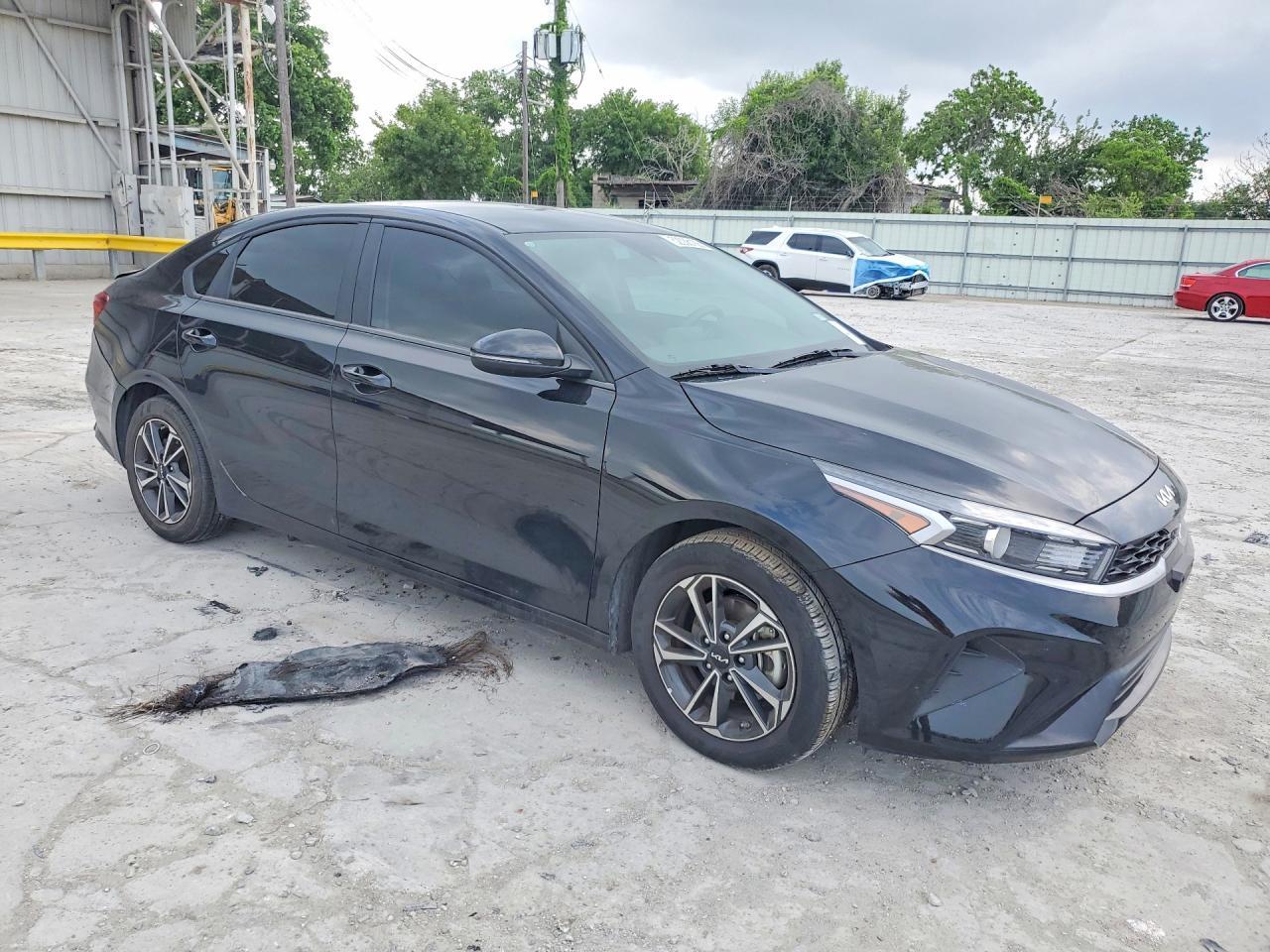 2024 Kia Forte Lxs - Image 4