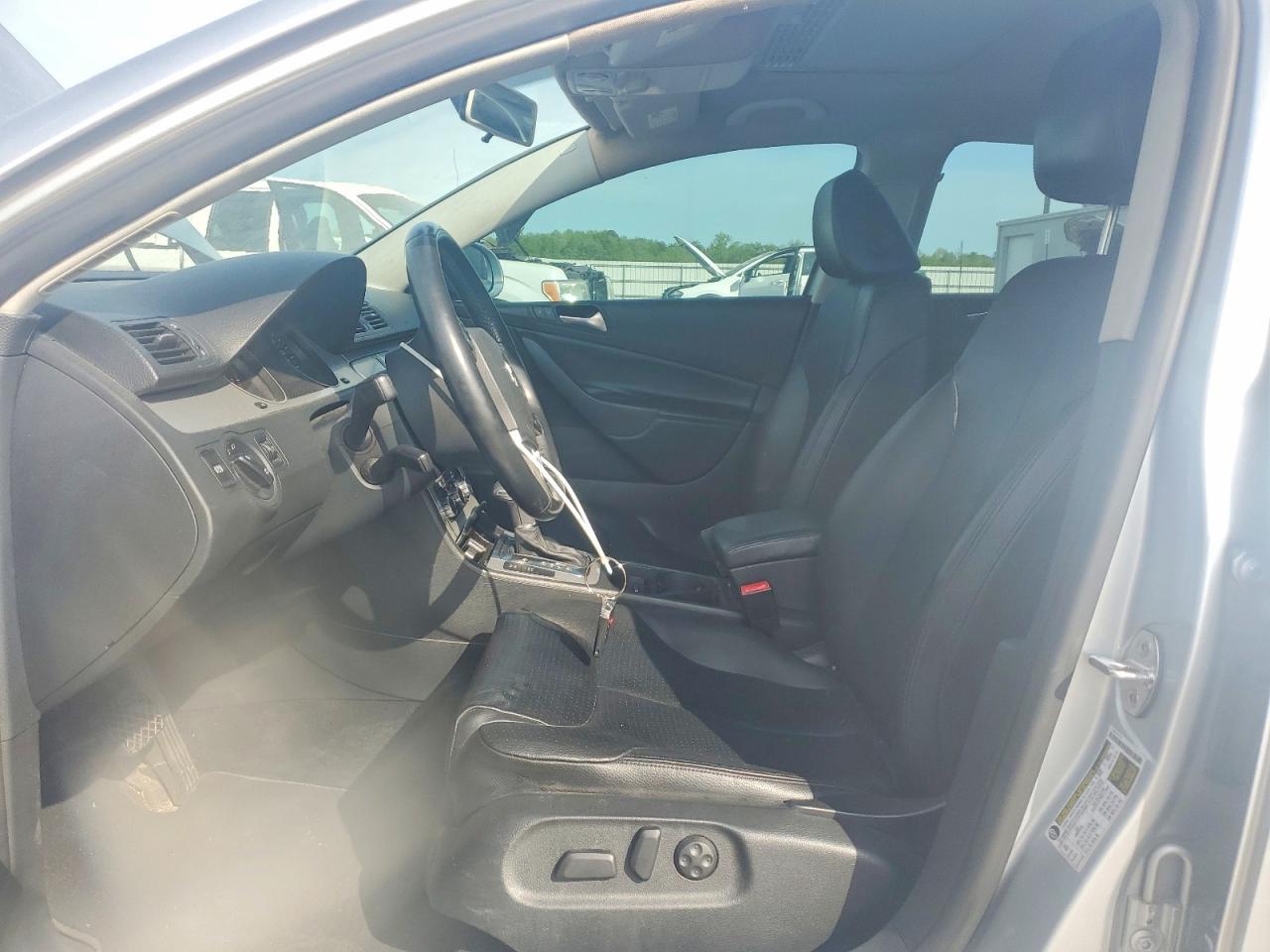 2010 Volkswagen Passat Komfort - Image 7