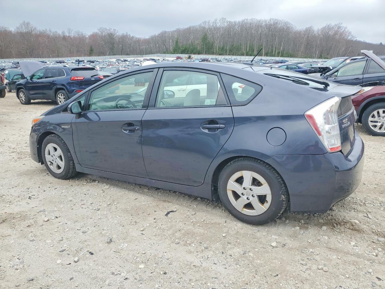 2011 Toyota Prius Two - Фото 2
