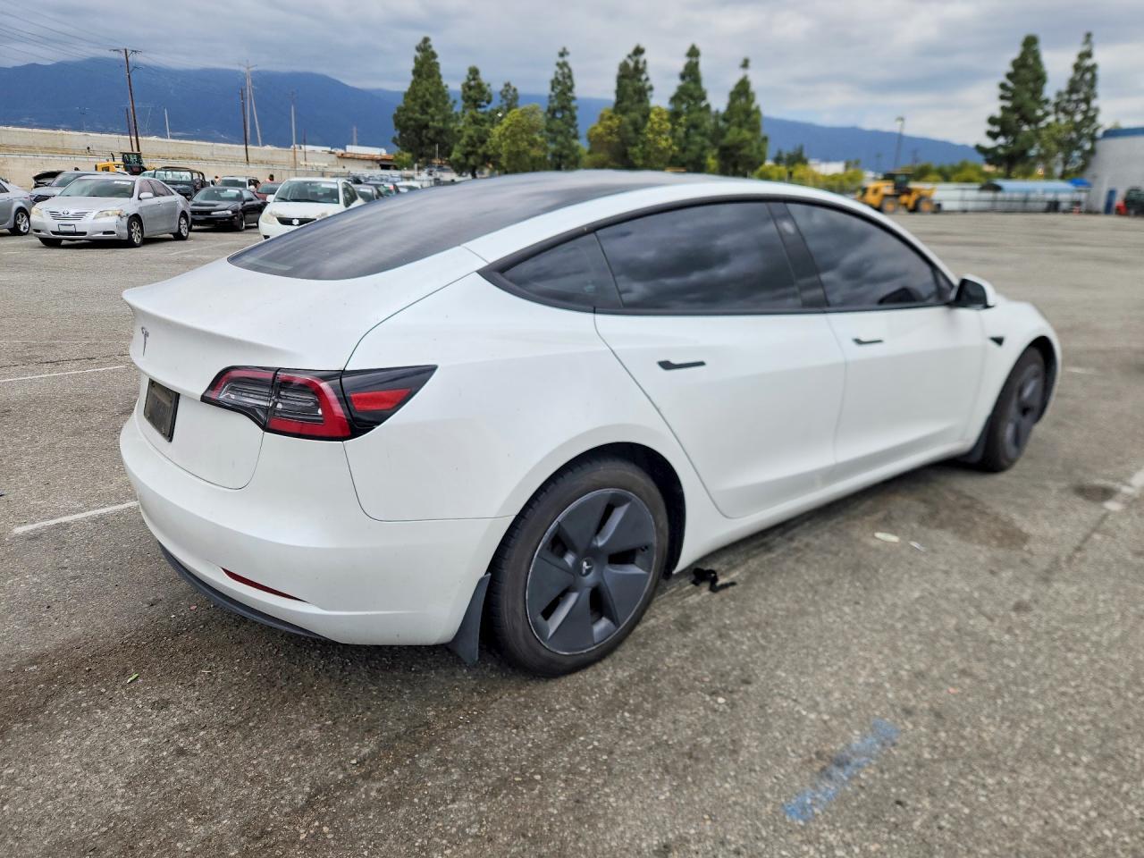 2023 Tesla Model 3 - Фото 3