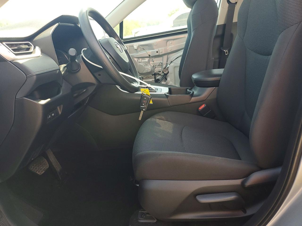 2025 Toyota Rav4 Le - Фото 7