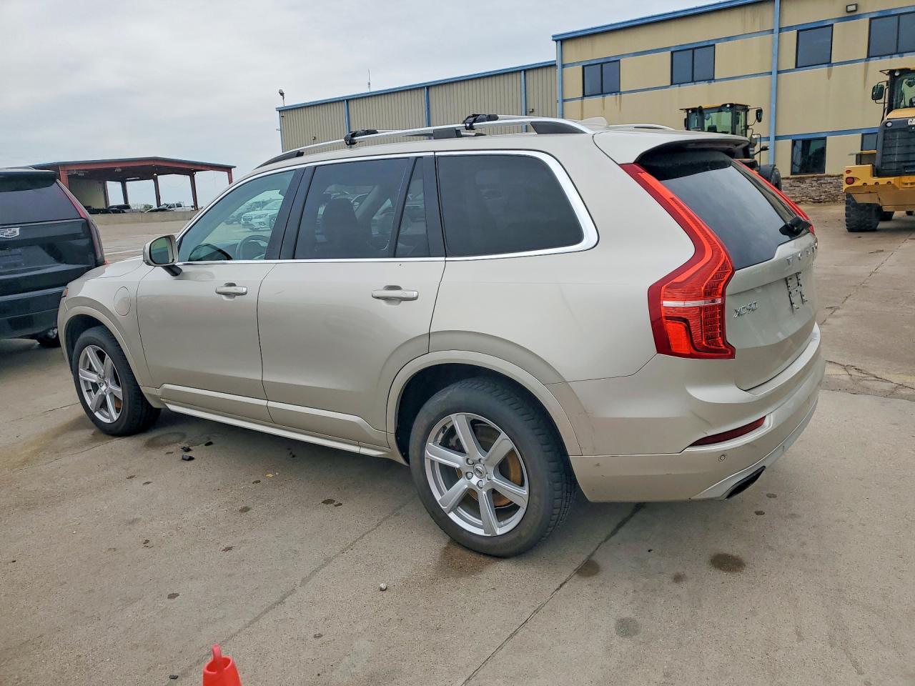 2016 Volvo Xc90 T8 - Image 2