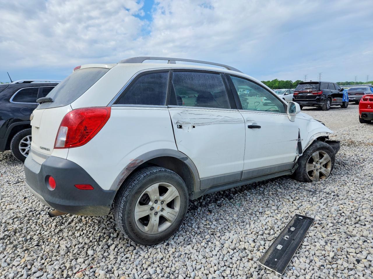 2014 Chevrolet Captiva Ls - Image 3