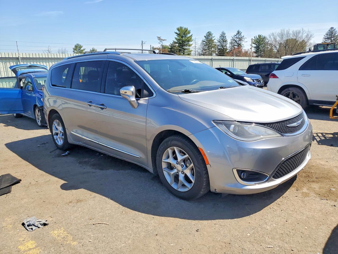 2020 Chrysler Pacifica Limited - Image 4