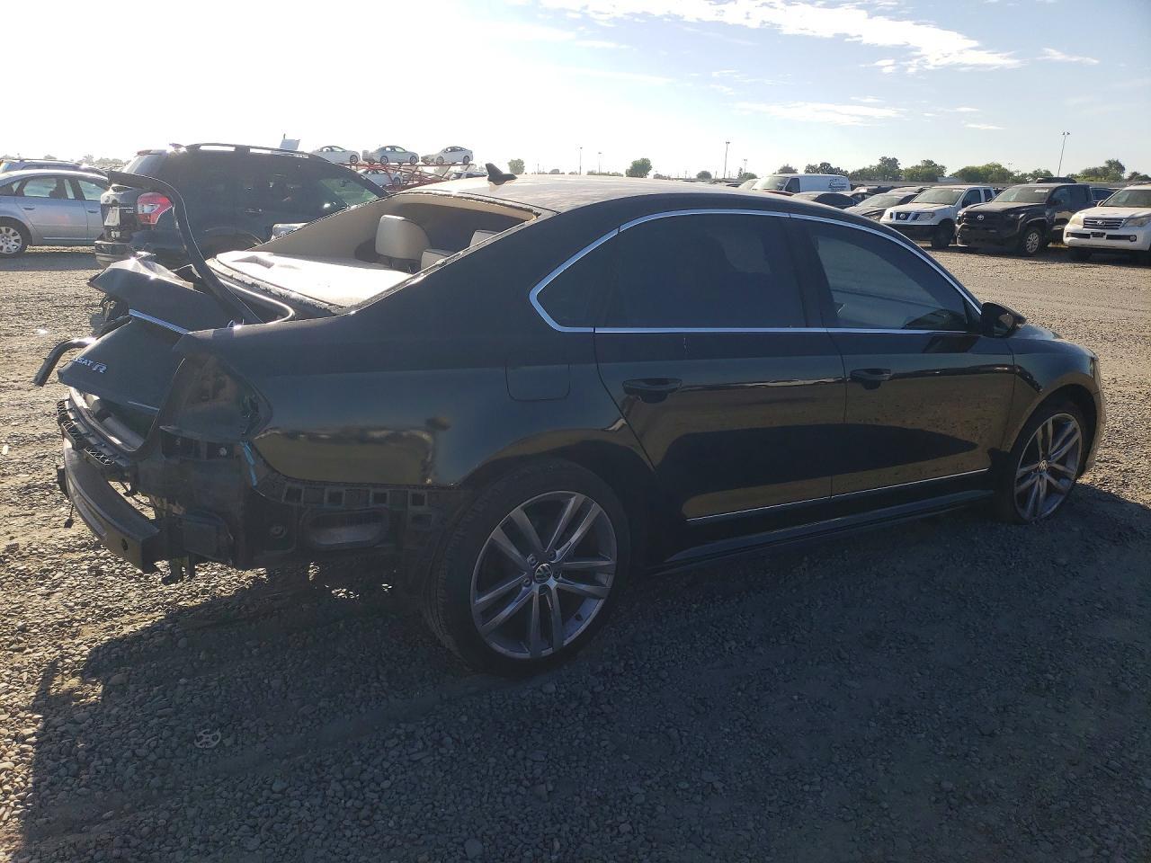 2017 Volkswagen Passat R-Line - Image 3