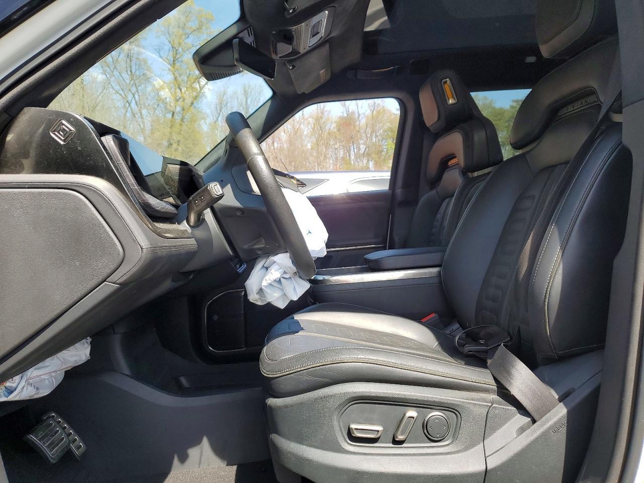 2023 Rivian R1T Adventure - Фото 7