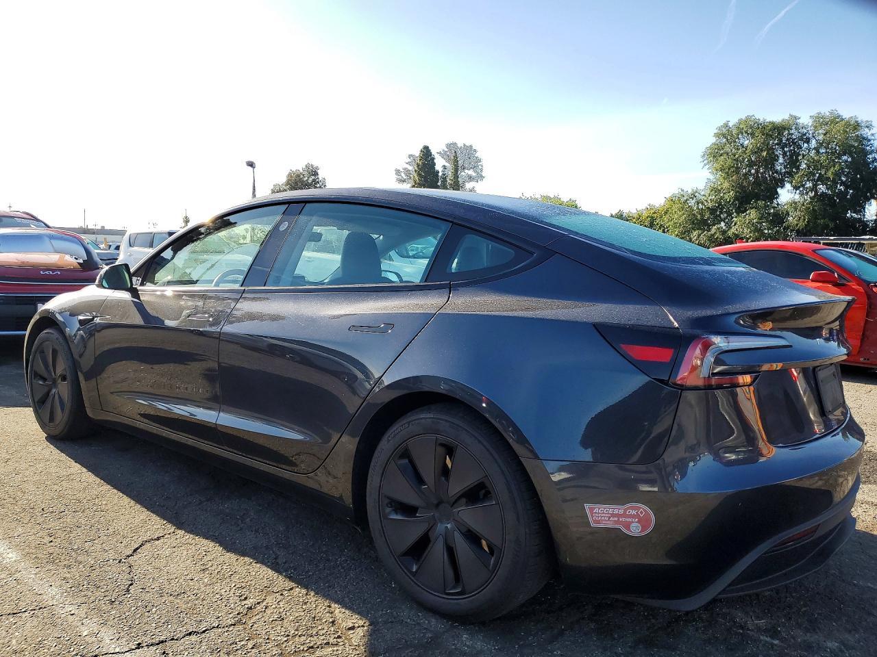 2024 Tesla Model 3 - Фото 2