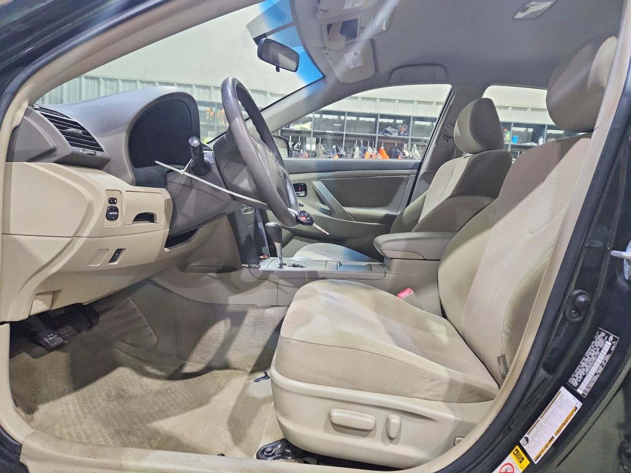 2010 Toyota Camry Le V6 - Фото 7