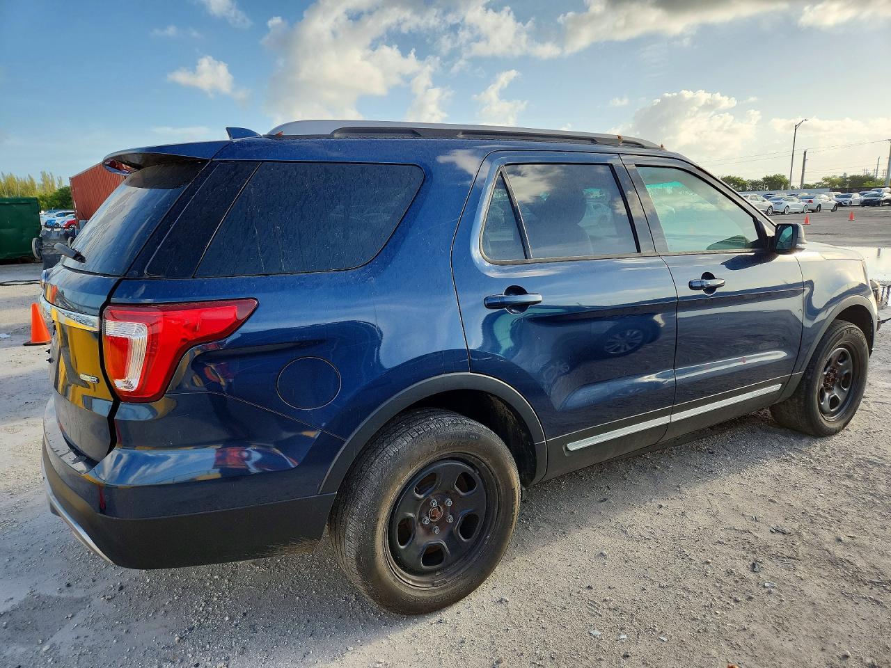 2017 Ford Explorer Xlt - Фото 3