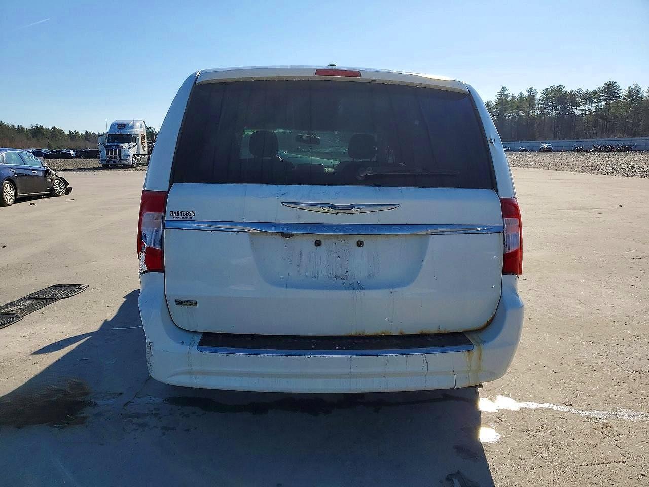 2014 Chrysler Town & Country Touring - Фото 6