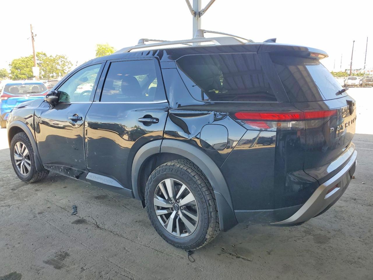 2022 Nissan Pathfinder Sl - Фото 2