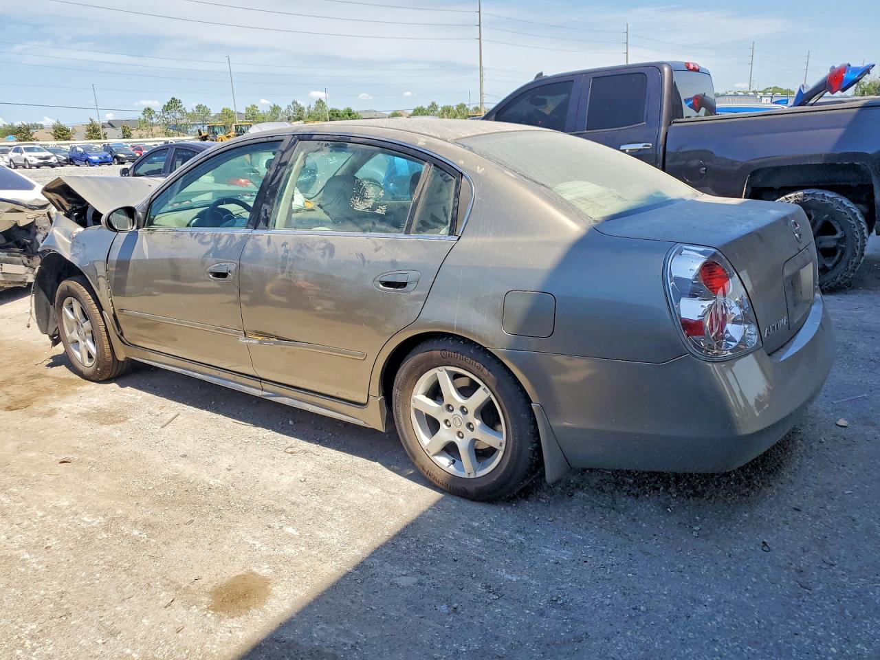 2005 Nissan Altima 2.5 - Фото 2