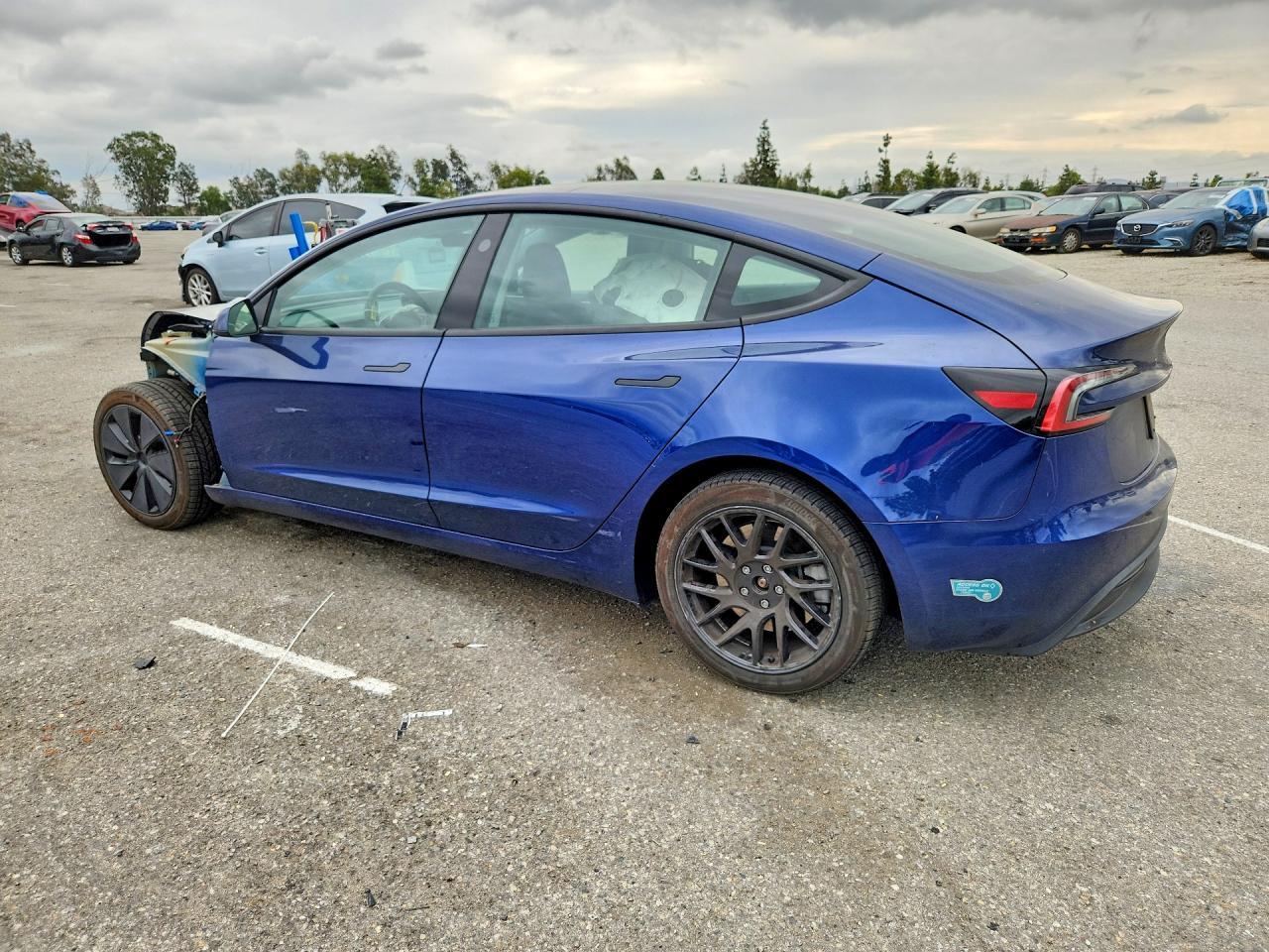 2024 Tesla Model 3 - Фото 2