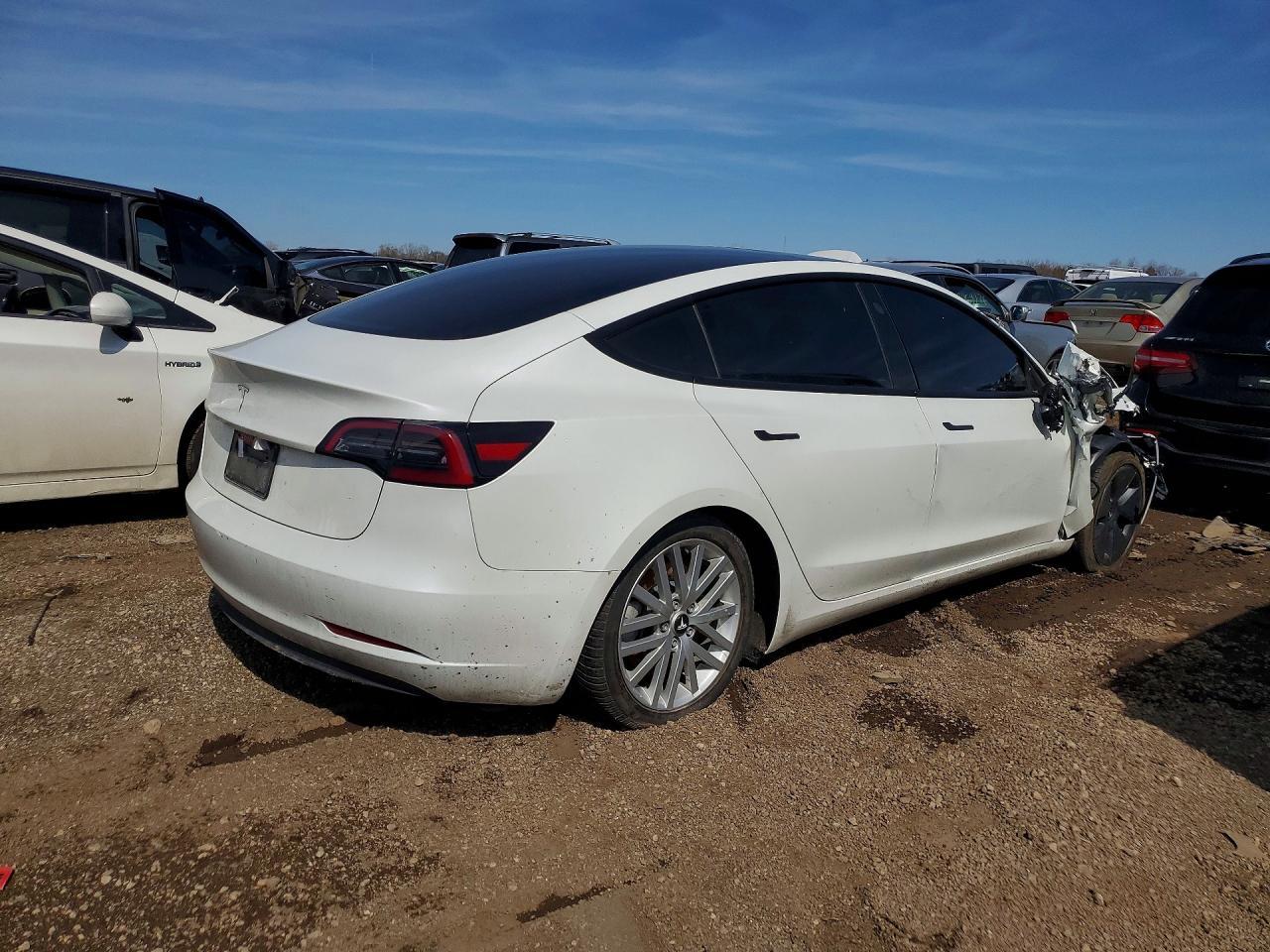 2023 Tesla Model 3 - Фото 3