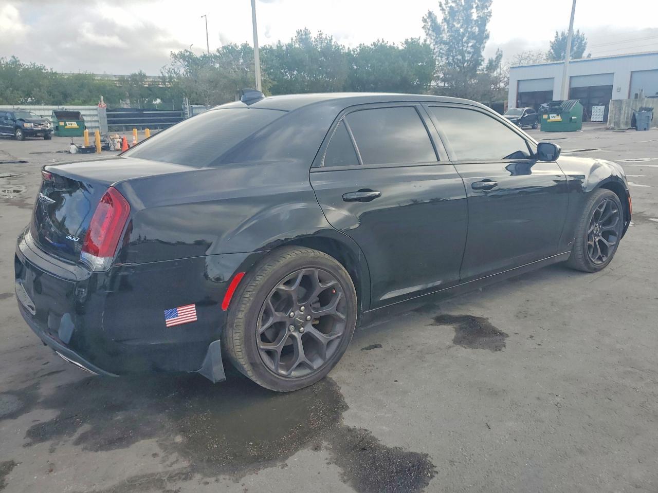 2019 Chrysler 300 Touring - Фото 3