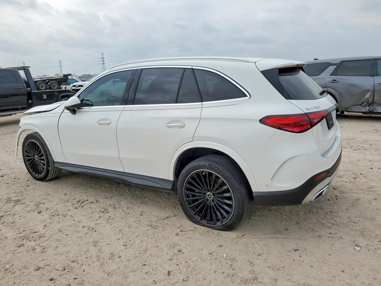 2025 Mercedes-Benz Glc 300 - Image 2