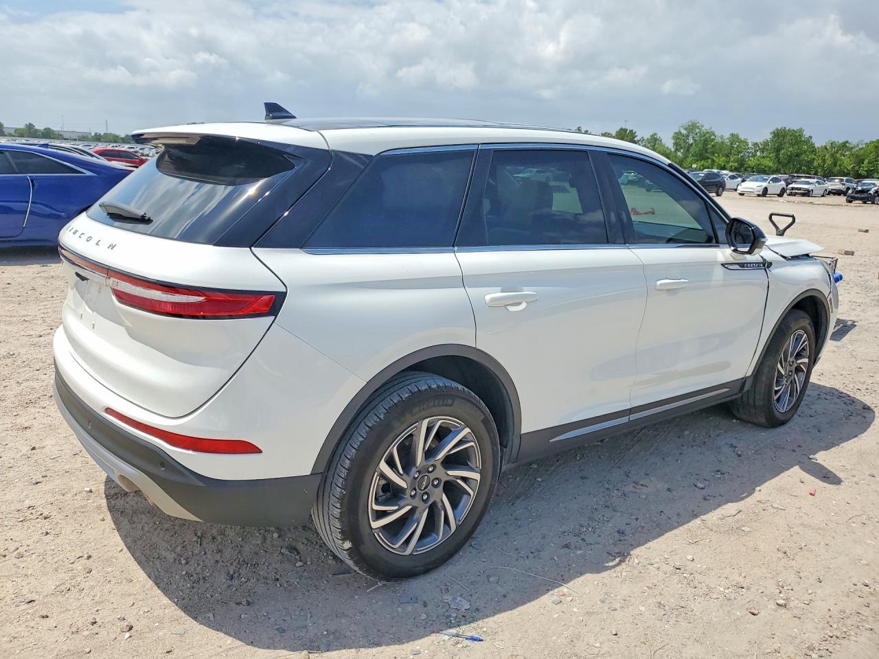 2024 Lincoln Corsair - Image 3