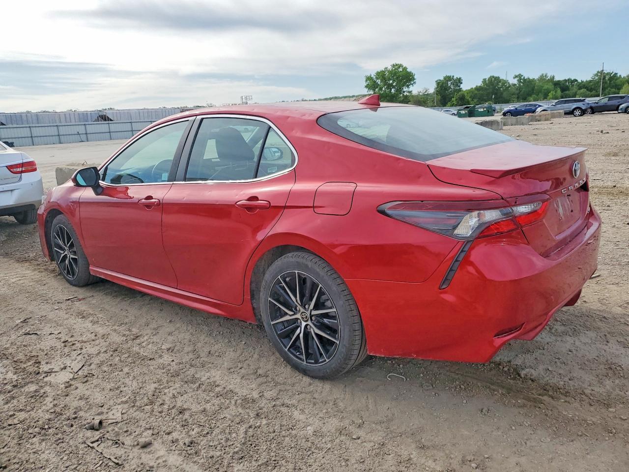 2021 Toyota Camry Se - Фото 2