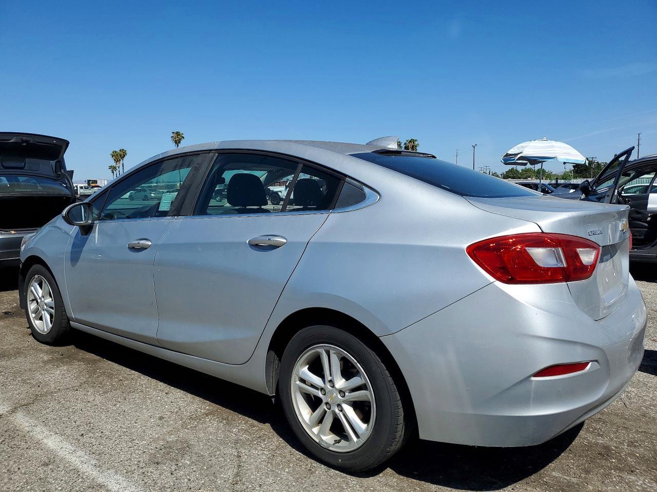 2017 Chevrolet Cruze - Фото 2