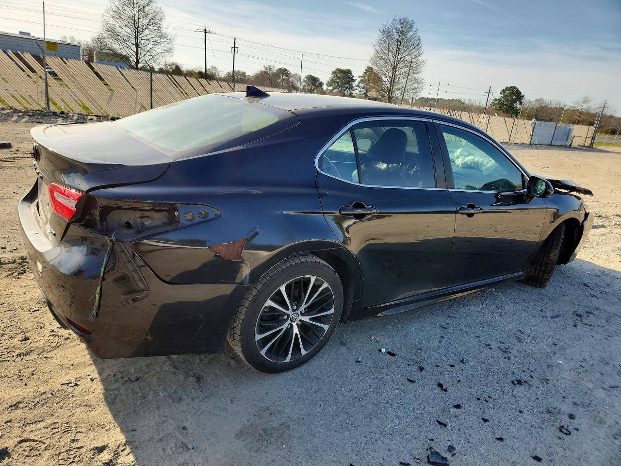 2020 Toyota Camry Se - Image 3