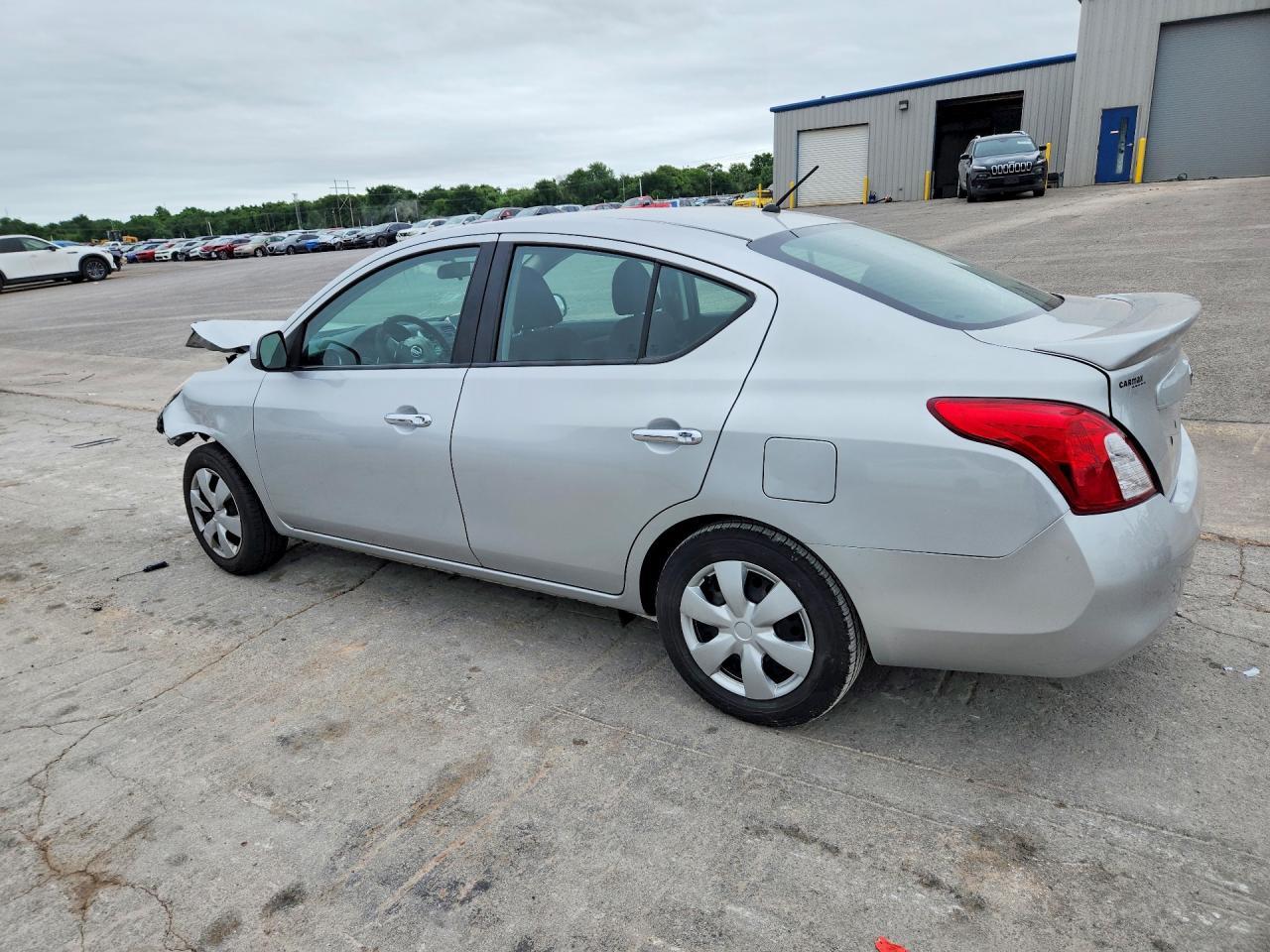 2014 Nissan Versa S - Фото 2