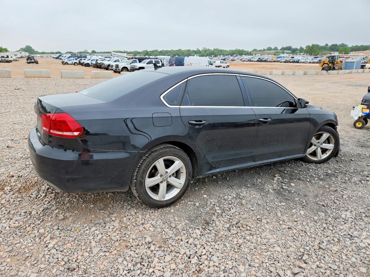 2013 Volkswagen Passat Se - Image 3