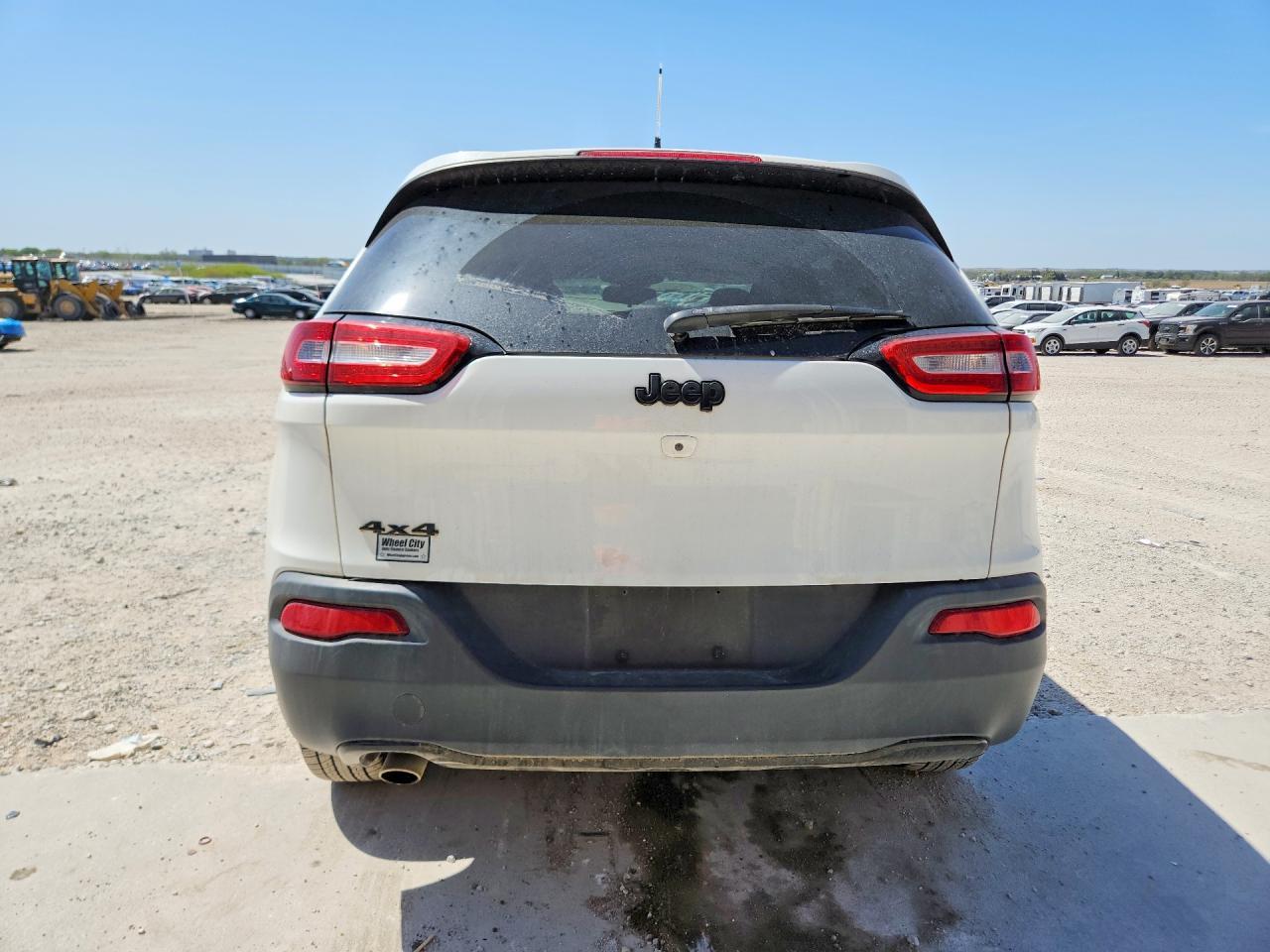 2016 Jeep Cherokee Latitude - Image 6